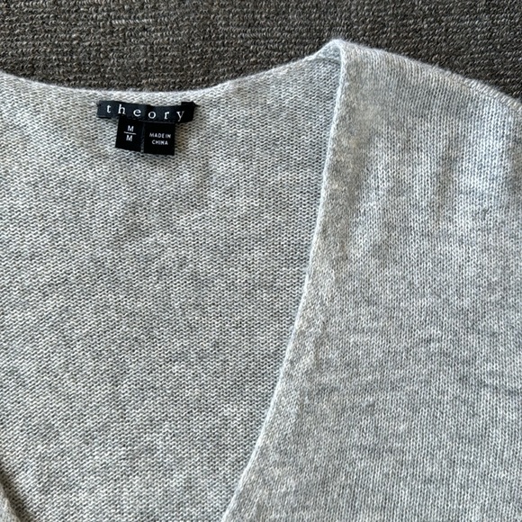 Theory Adrianna Feather Weight Cashmere Sweater V-Neck Heather Gray - M - Picture 5 of 10
